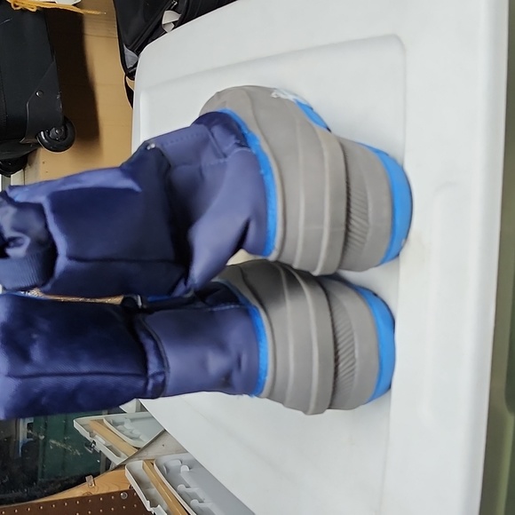 Cat and Jack snow boots size 3 - Picture 3 of 3